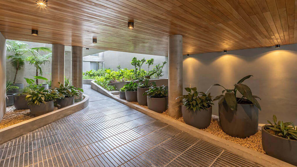 Fachada en altura con balcones curvos